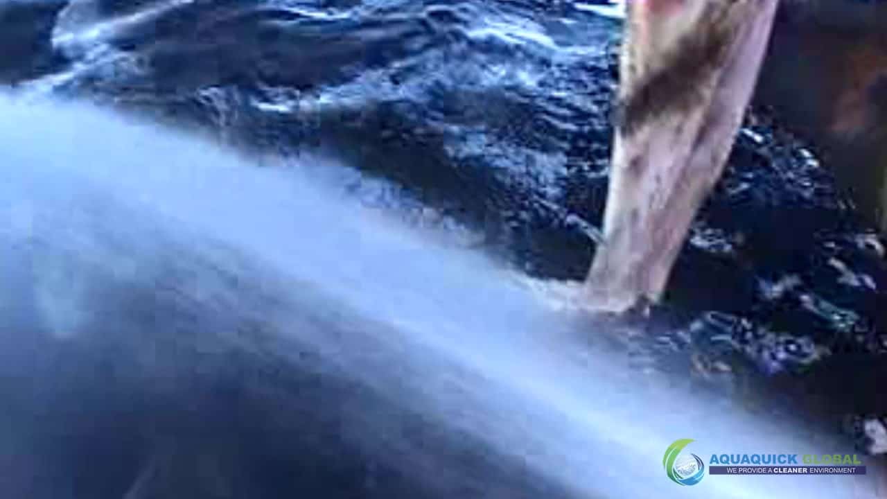 Kova su išsiliejimais jūroje: kaip "AQUAQUICK 2000" pagerina naftos produktų valymą 12 "AQUAQUICK 2000" naftos išsiliejimo jūroje platformos valymo demonstracinė versija 2 021