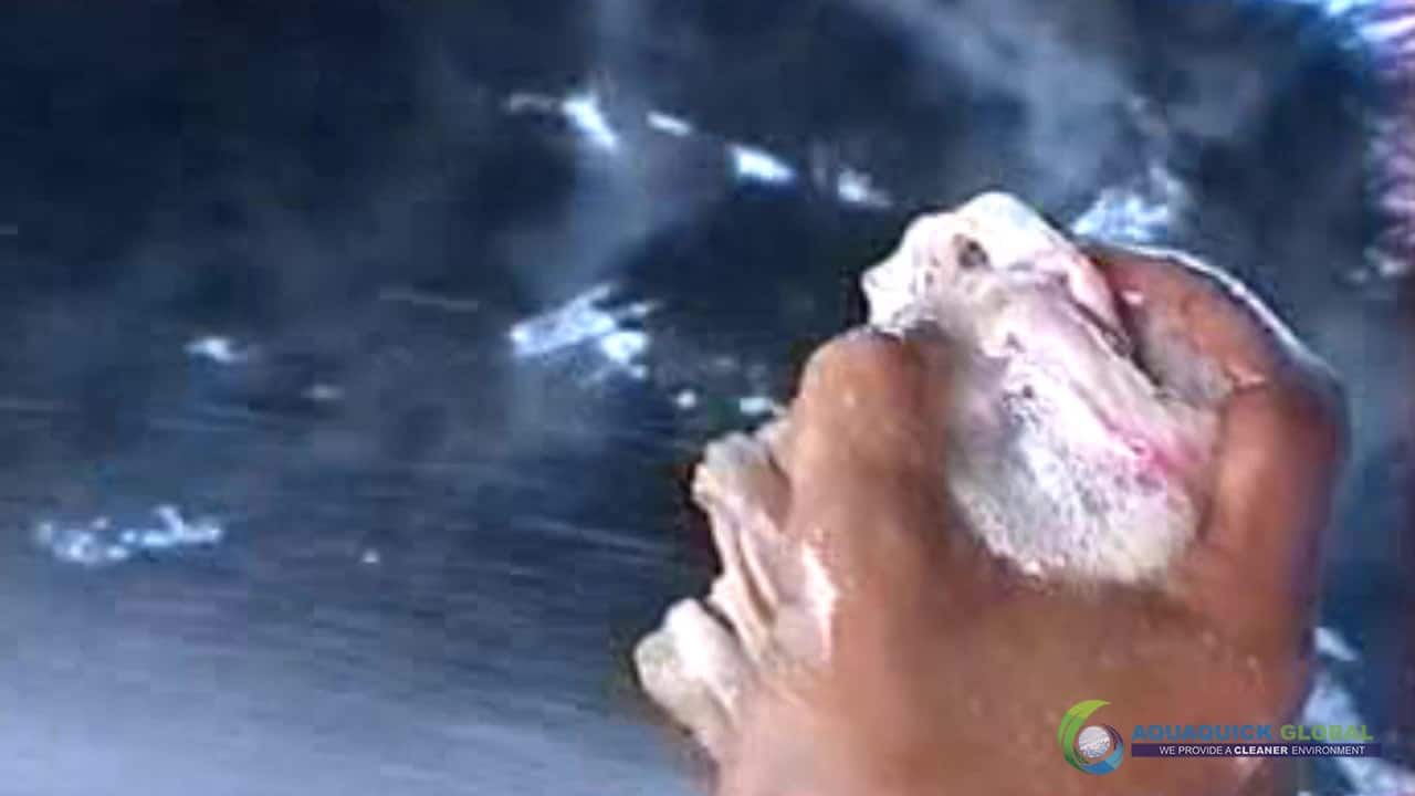 Kova su išsiliejimais jūroje: kaip "AQUAQUICK 2000" pagerina naftos produktų valymą 9 "AQUAQUICK 2000" naftos išsiliejimo jūroje platformos valymo demonstracinė versija 2 043
