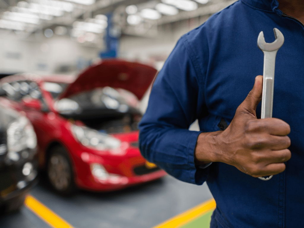 Reinigung von Autoreparaturwerkstätten: Grundlegende Praktiken 2 Autowerkstatt-Reinigung