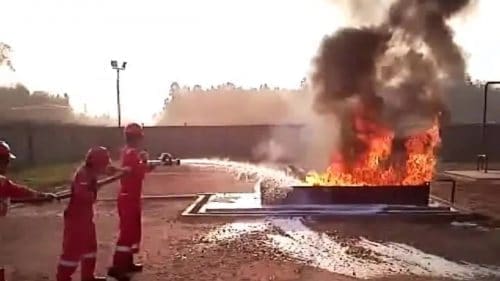 AQUAQUICK 2000 Fuel Fire Extinguisher Fire Demo at Medco 059
