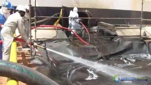 AQUAQUICK 2000 PDO OMAN Oil Sludge Tank Cleaning 044