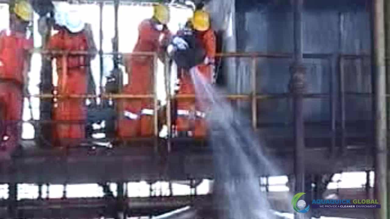 AQUAQUICK 2000 Sea Oil Spill Rig Cleaning Demo 1 031