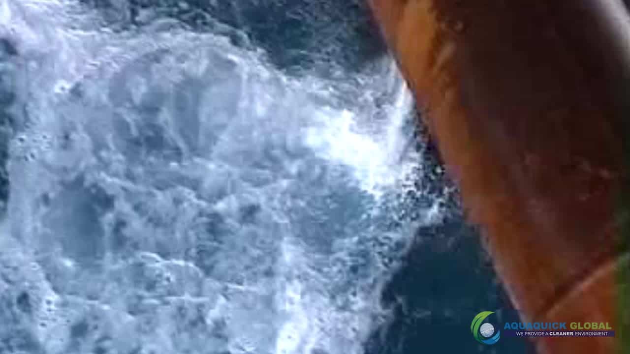 AQUAQUICK 2000 Очистка буровой установки от разливов нефти в море демонстрация 1 111