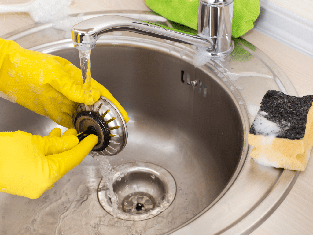 Soluzioni per la pulizia degli scarichi fatte in casa e fai da te