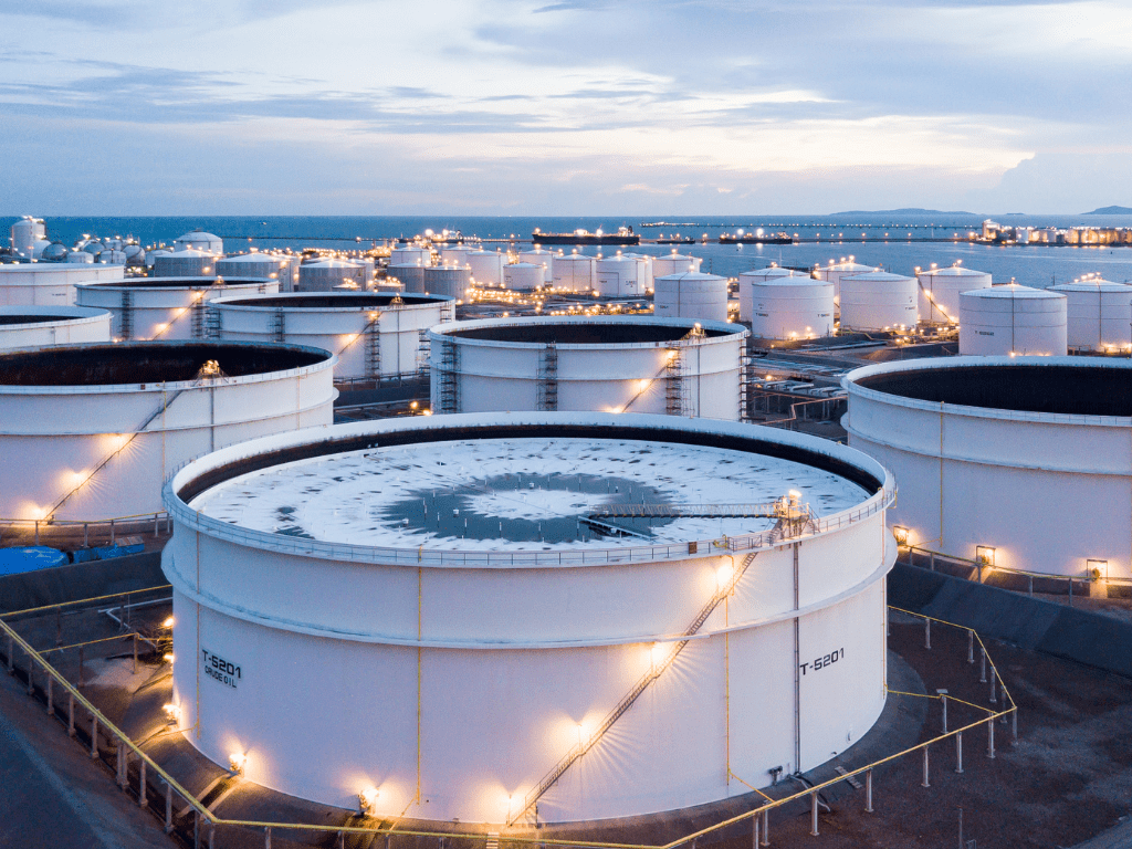 Industrial Tank Cleaning Demo with AQUAQUICK 2000: Sludge Breakdown and Safe Cleaning in Action 7 Marine-Kraftstofftanks